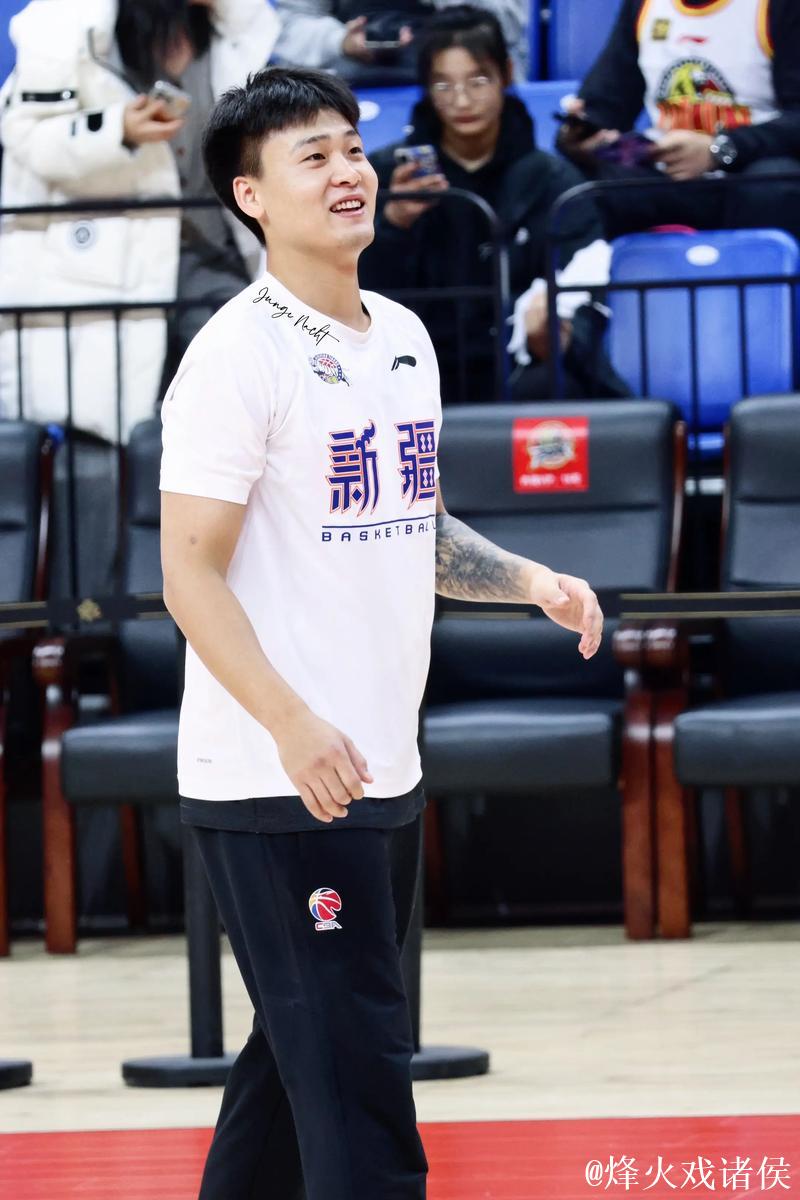 赵睿17+5齐麟22分新疆大胜浙江 总分1-0领先 赵睿17+5齐麟22分新疆大胜浙江 总分1-0领先